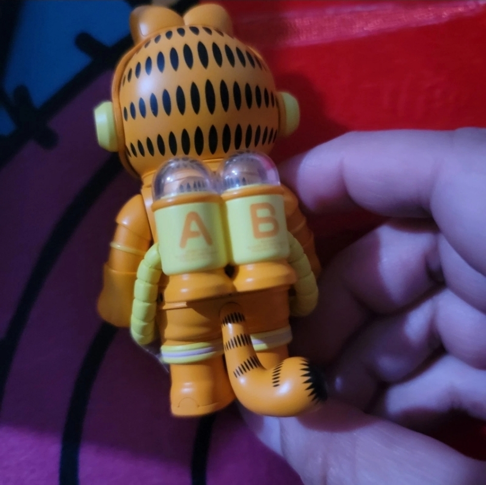 Space Molly Series 3- Garfield - Picture 5 of 5